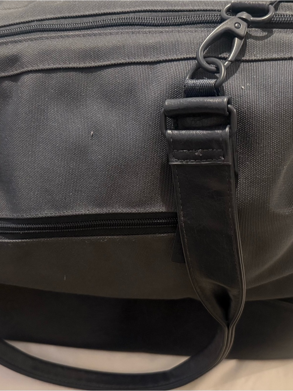 Beis the mini weekender in navy - Picture 8 of 10